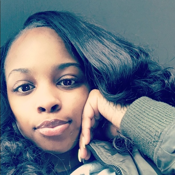 Meet your Posher, Alexus - Picture 1 of 1